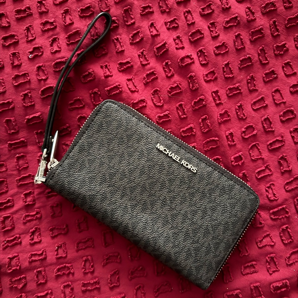 Michael Kors Wristlet wallet with phone holder